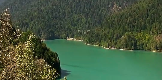 Озеро Рица образовалось несколько столетий тому назад