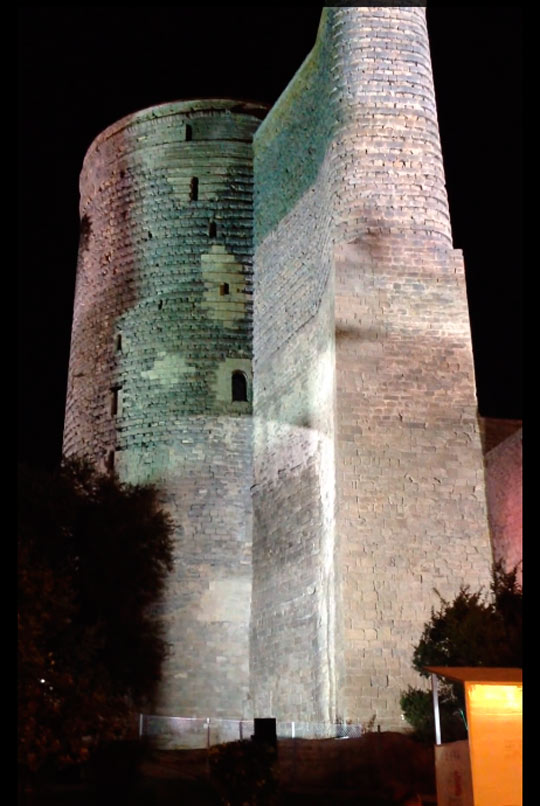 Девичья башня ночью