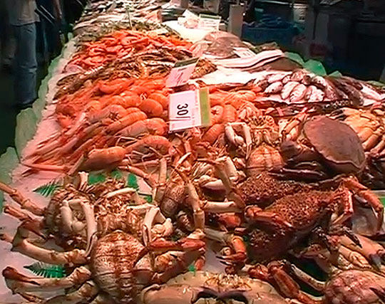 Свежие морепродукты на рынке Бокерия