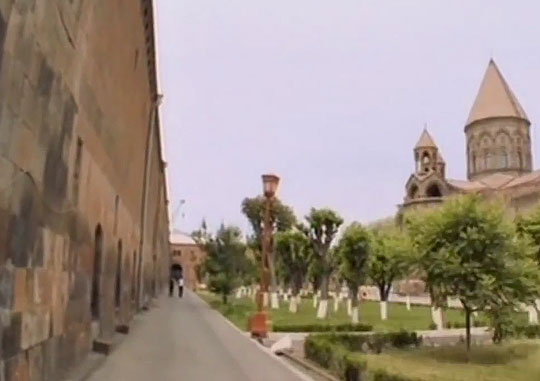 Эчмиадзинский кафедральный собор был построен в 4 веке