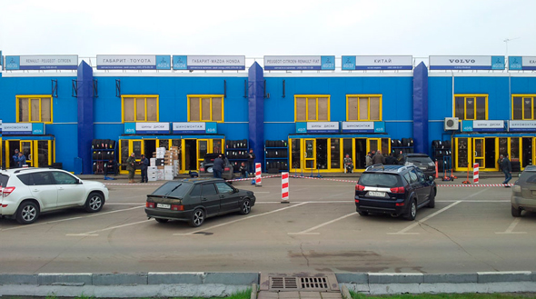 АвтоМОЛЛ - кунцевский рынок запчастей. 55 км МКАД Москва